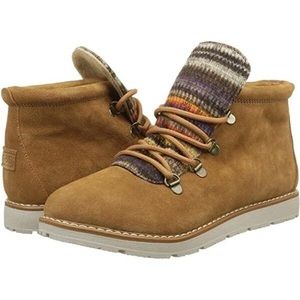 Skechers Women's 7.5 M BOBS Alpine Smores Ankle Boot Chestnut